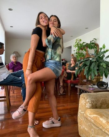 ROMINA VIGNOLO on Instagram_ _--¡Feliz cumple herm_0(JPG).jpg