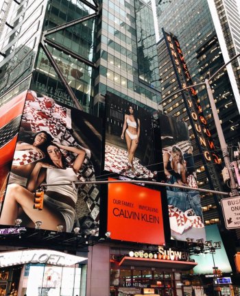 DUMcBZyU0AEURNn.jpg large.jpg