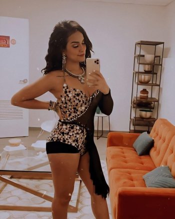 Daniela Darcourt on Instagram_ _Grabando ando ✌️--(JPG).jpg