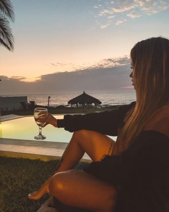 shirleyarica27_116918489_3368391263254461_6390652552908369675_n (1).jpg shirleyarica27_116918489_3368391263254461_6390652552908369675_n (1).jpg