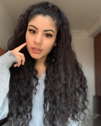 Molly Gereda on Instagram_ _-- CON FE❤️__CA_RowyHn_1(JPG).jpg