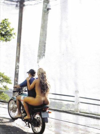 Revista Playboy - Valesca popozuda pelada 20090004-00.jpg