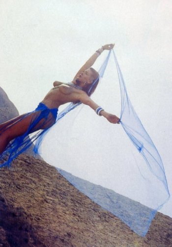 REVISTA VEA 23 CARLA BARZOTTI (NO ES MI SCAN) (5).jpg